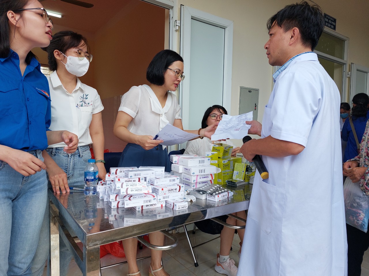 Đoàn Thanh niên Bộ Y tế khám sức khỏe và phát thuốc miễn phí cho bà con vùng sâu, vùng xa-6