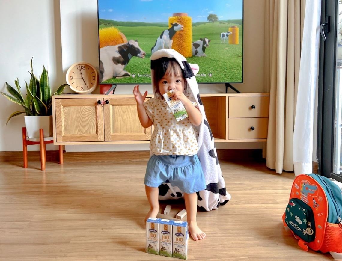 Trẻ em Việt thích thú đòi 'nghỉ hè' cùng bò sữa-4