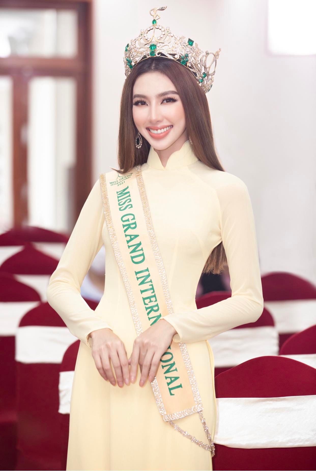 Ngô Nhật Huy: NTK áo dài của các hoa hậu quốc tế khi đến Việt Nam-6