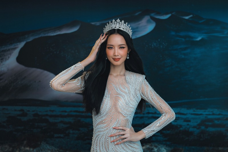 Á hậu Bảo Ngọc diện đầm xẻ tà cao khi nhận sash Miss Intercontinental 2022-2
