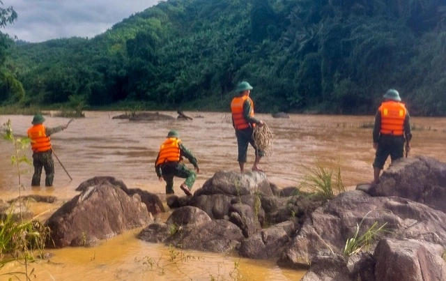 Vượt sông khi thủy điện xả lũ, nam thanh niên bị cuốn mất tích-cover-img