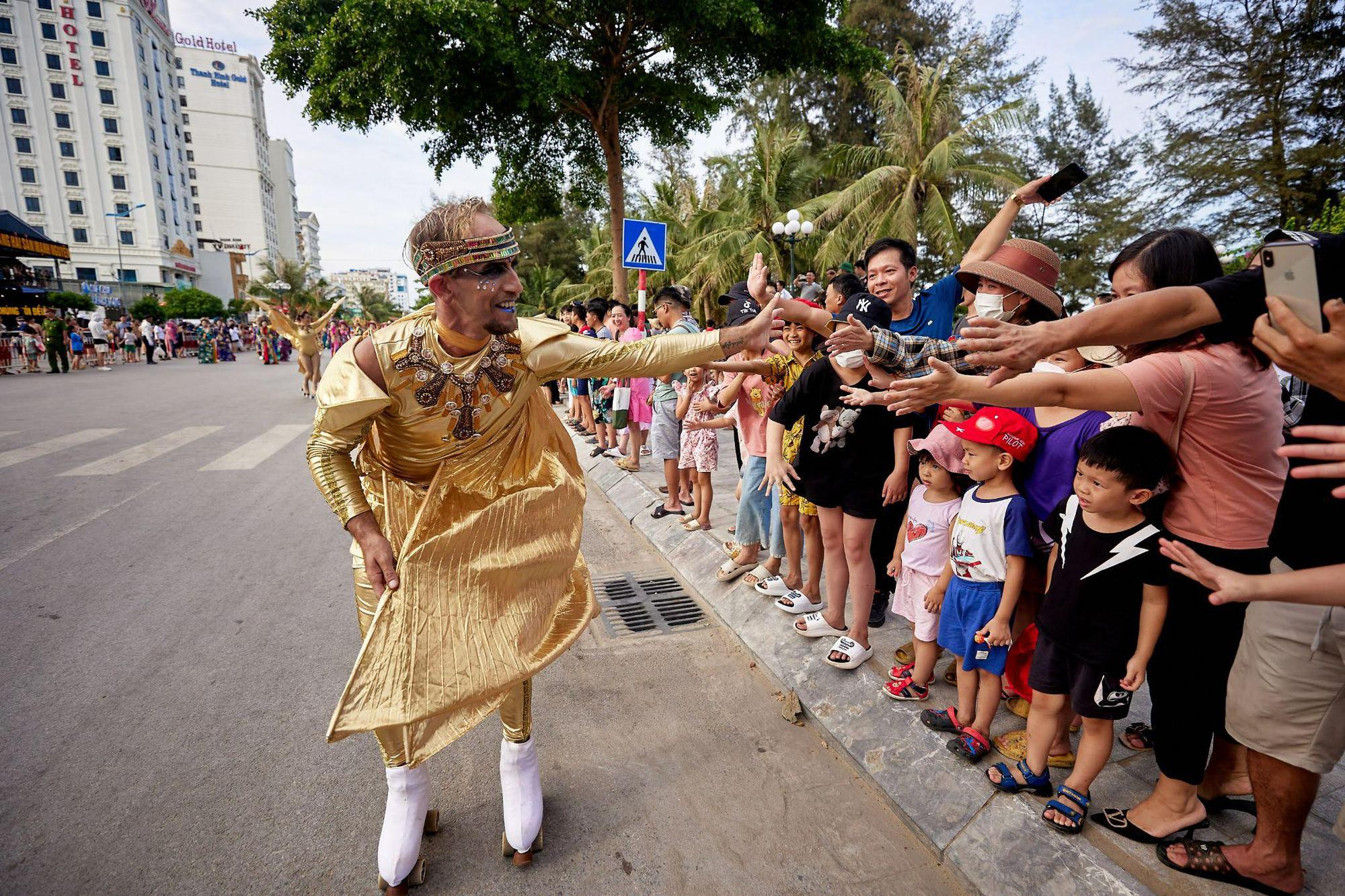 Rực rỡ sắc màu tại Lễ hội Carnival Sầm Sơn 2022-5