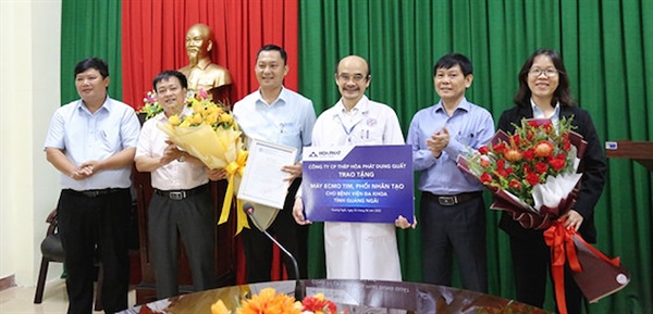 Quảng Ngãi: Hòa Phát trao tặng máy ECMO trị giá 2,8 tỉ đồng cho Bệnh viện Đa khoa tỉnh-1