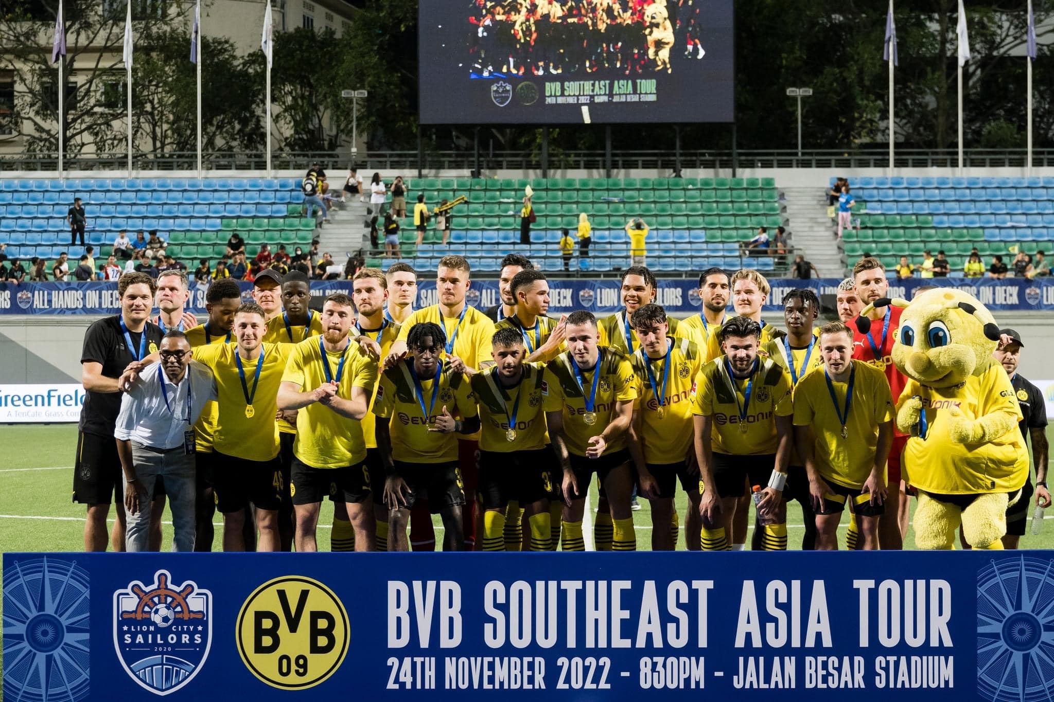 Marco Reus cùng Borussia Dortmund học nấu phở trước khi đấu ĐT Việt Nam-2