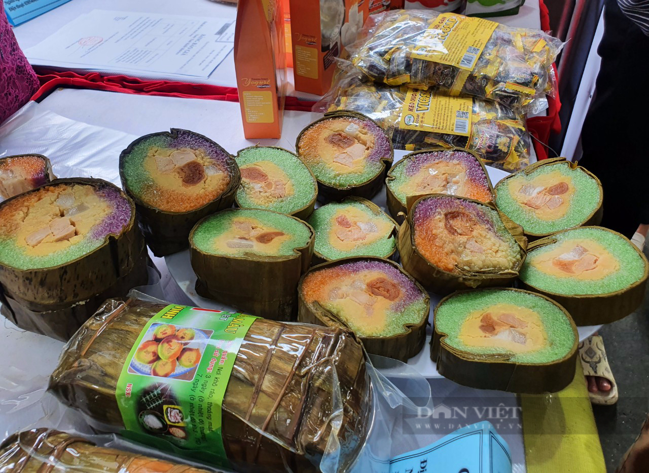 Bánh tét Trà Cuôn - đặc sản Trà Vinh vừa lên Sài Gòn được gom sạch trong tích tắc-2