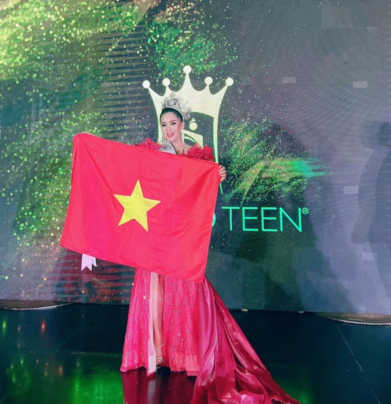 3 bé gái Việt là con lai đăng quang Hoa hậu nhí quốc tế, có bé đẹp hệt Hồ Ngọc Hà-6