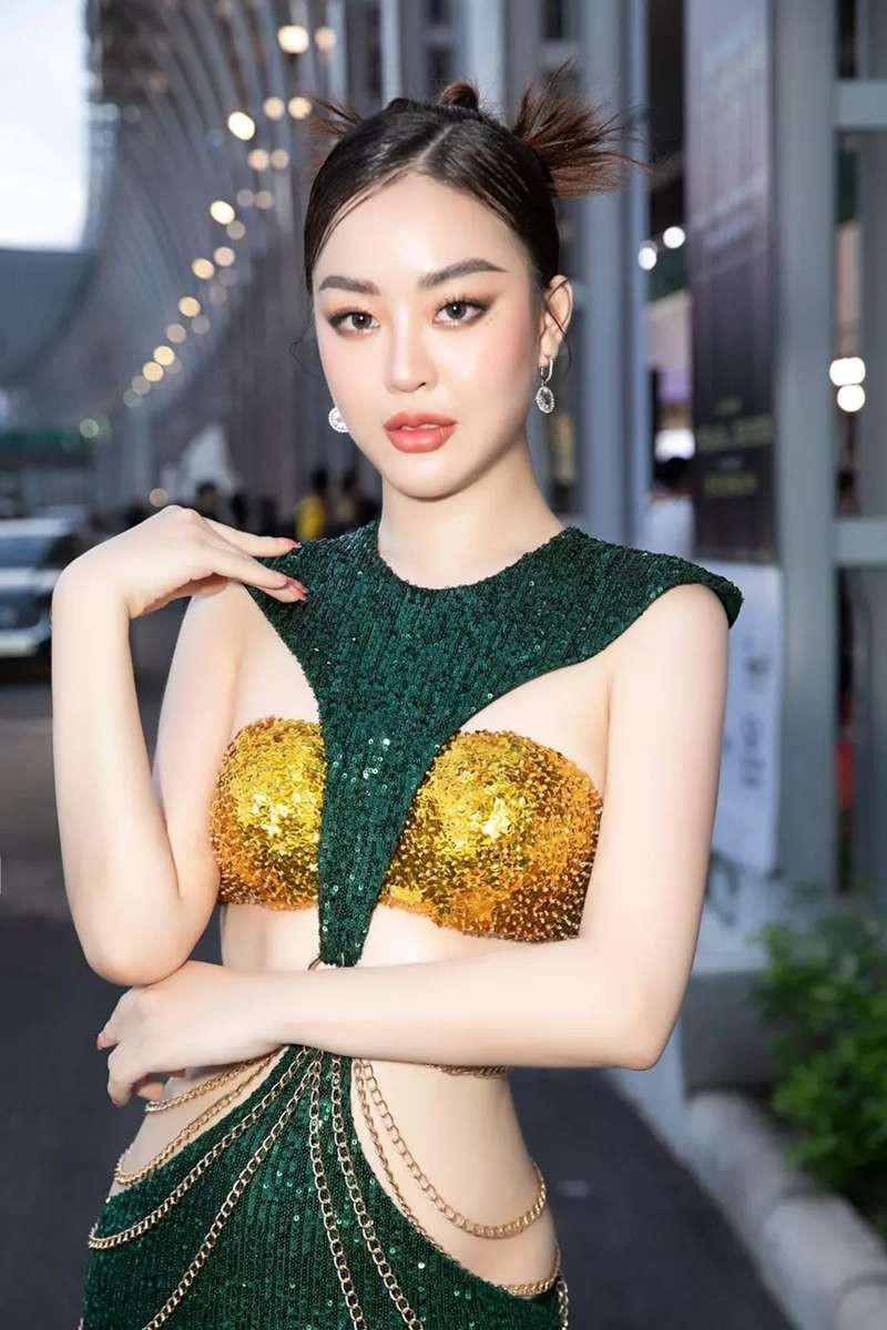 Người đẹp tài năng HHHV VN Hoàng Hải Thu đụng váy cắt xẻ táo bạo với Hoa hậu Thùy Tiên-4