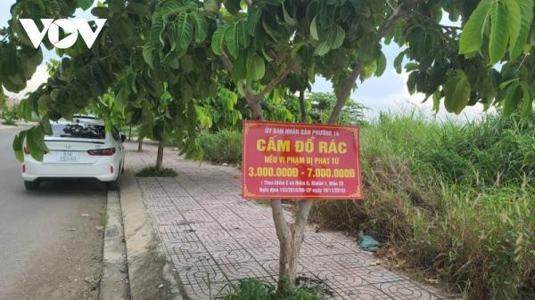 Cư dân khốn khổ vì bãi rác ở trước chung cư-1