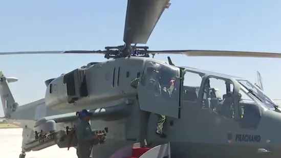 Cận cảnh siêu trực thăng tấn công "nhà trồng được" của Ấn Độ-6