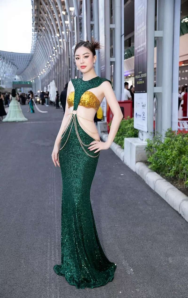 Người đẹp tài năng HHHV VN Hoàng Hải Thu đụng váy cắt xẻ táo bạo với Hoa hậu Thùy Tiên-1