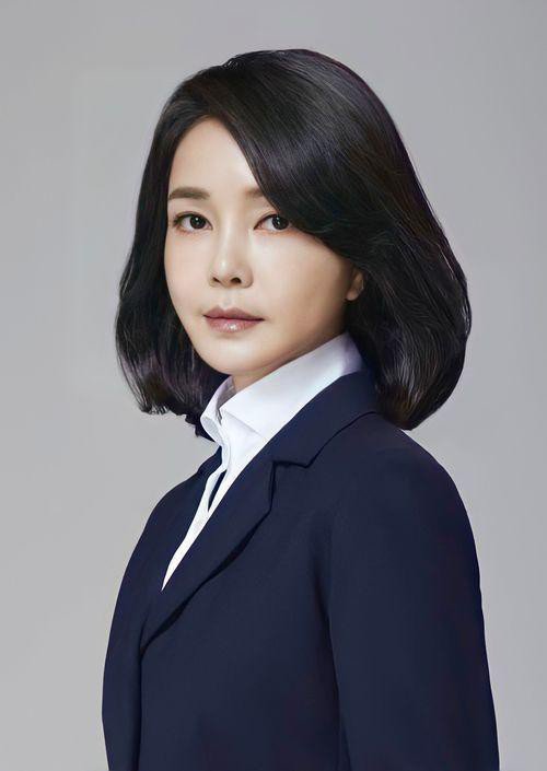 Phong cách thời trang “New Woman” của phu nhân tổng thống Hàn Quốc được gói gọn trong 3 chữ: Sang trọng, độc lập, tinh tế-7