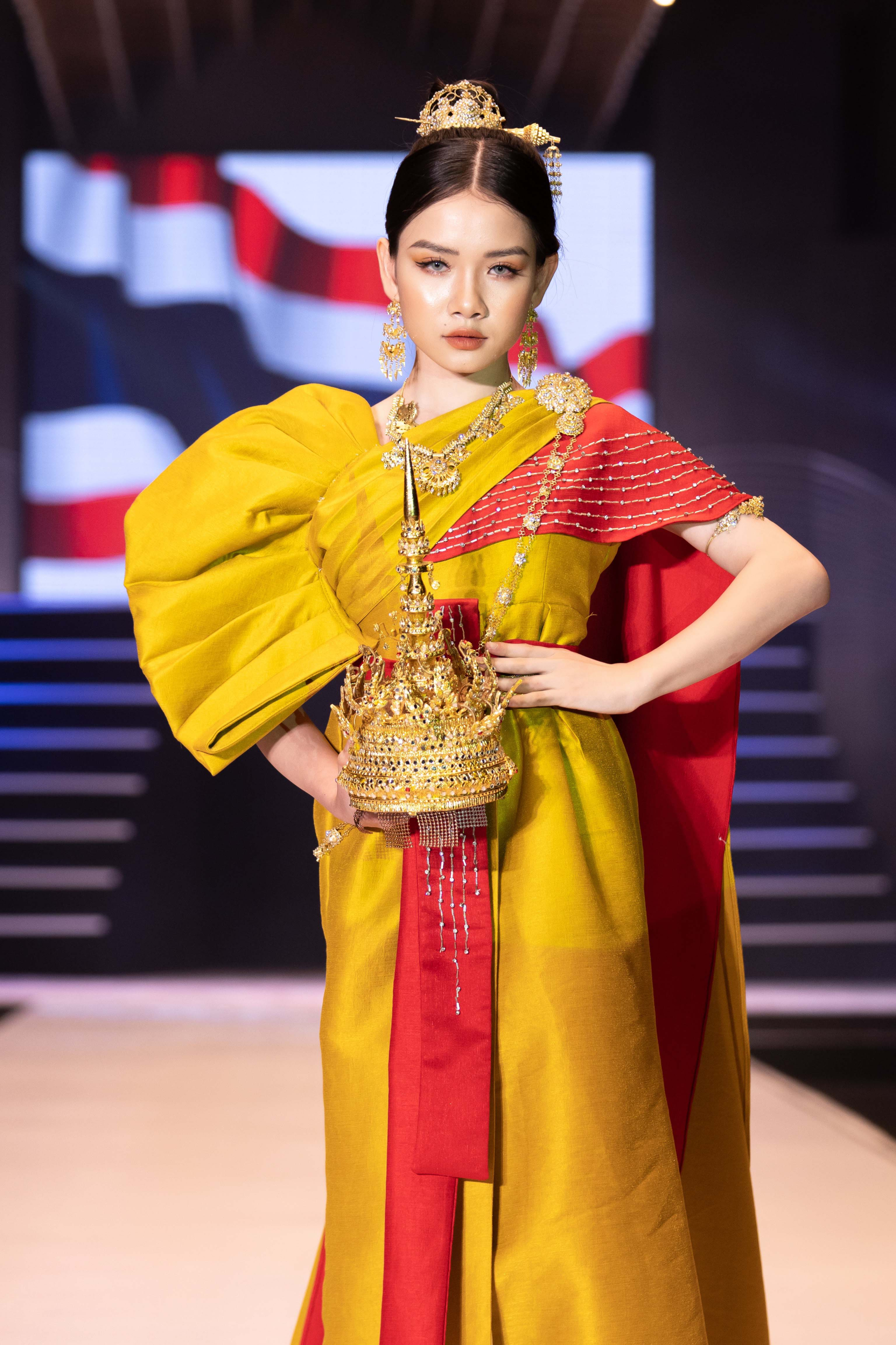 Mẫu nhí mở màn ấn tượng tại Đại hội Siêu mẫu nhí cùng trang phục lấy ý tưởng từ xứ sở chùa Vàng-4