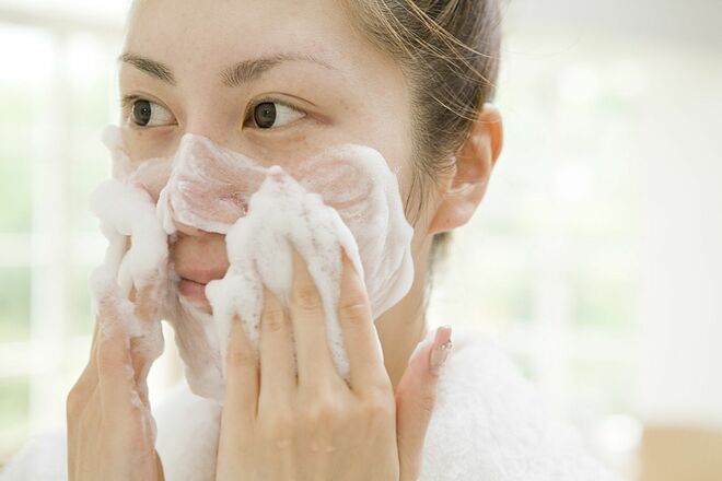 Sai lầm khi rửa mặt mà 90% các nàng đều mắc phải, bảo sao chăm dưỡng da mà vẫn xấu-1