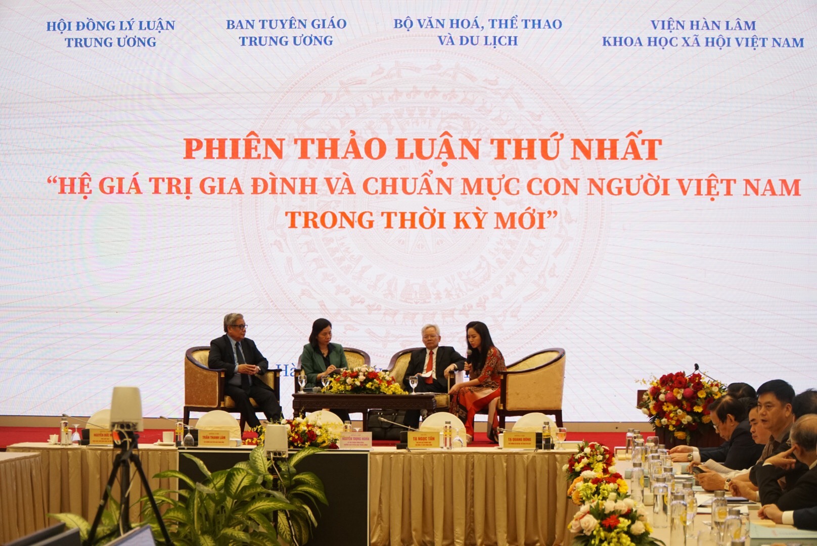 Xây dựng hệ giá trị chuẩn mực con người Việt Nam đưa vào cuộc sống-2