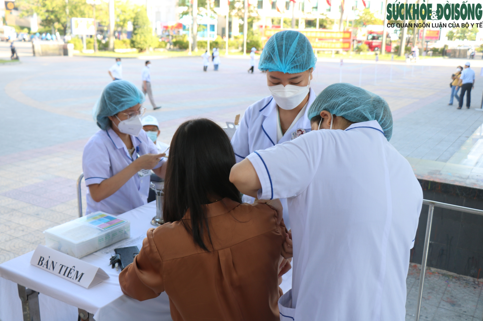 Thừa Thiên Huế phát động chiến dịch tiêm chủng vaccine phòng COVID-19-12