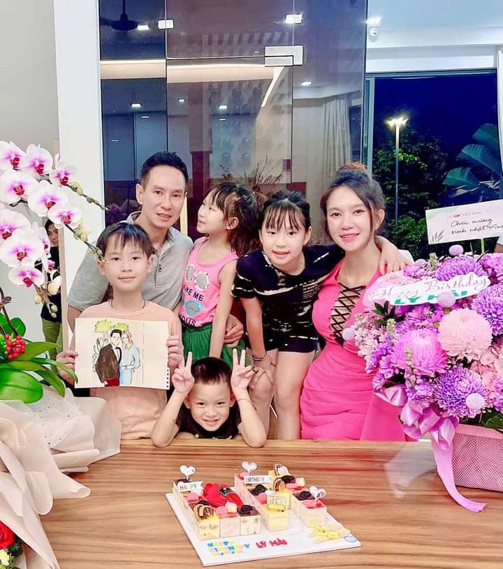 Bữa tiệc sinh nhật '0 đồng' của Lý Hải bên gia đình, Minh Hà bất ngờ tiết lộ 'tuổi thật' của chồng nhưng có gì đó sai số?-1
