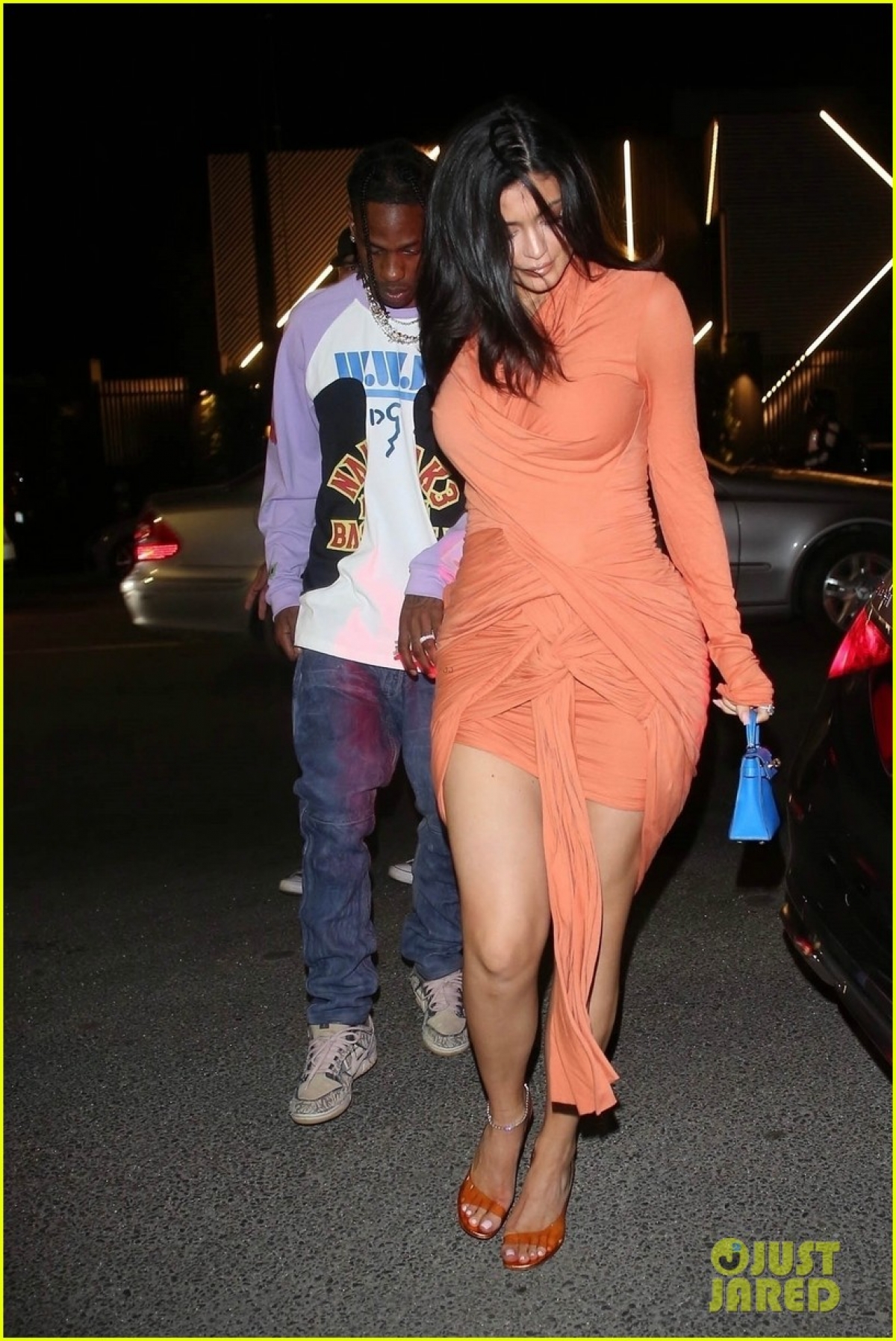 Kylie Jenner gợi cảm đi ăn tối cùng bạn trai sau khi sinh con thứ 2-7