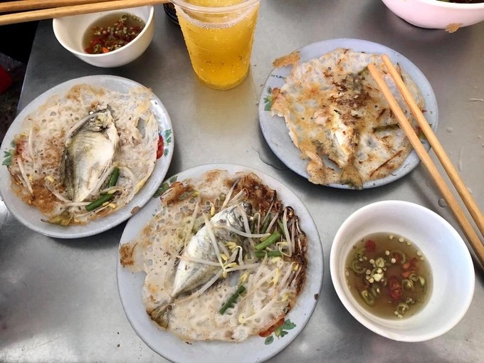 Độc đáo món bánh khoái cá kình của làng Chuồn, Huế-6