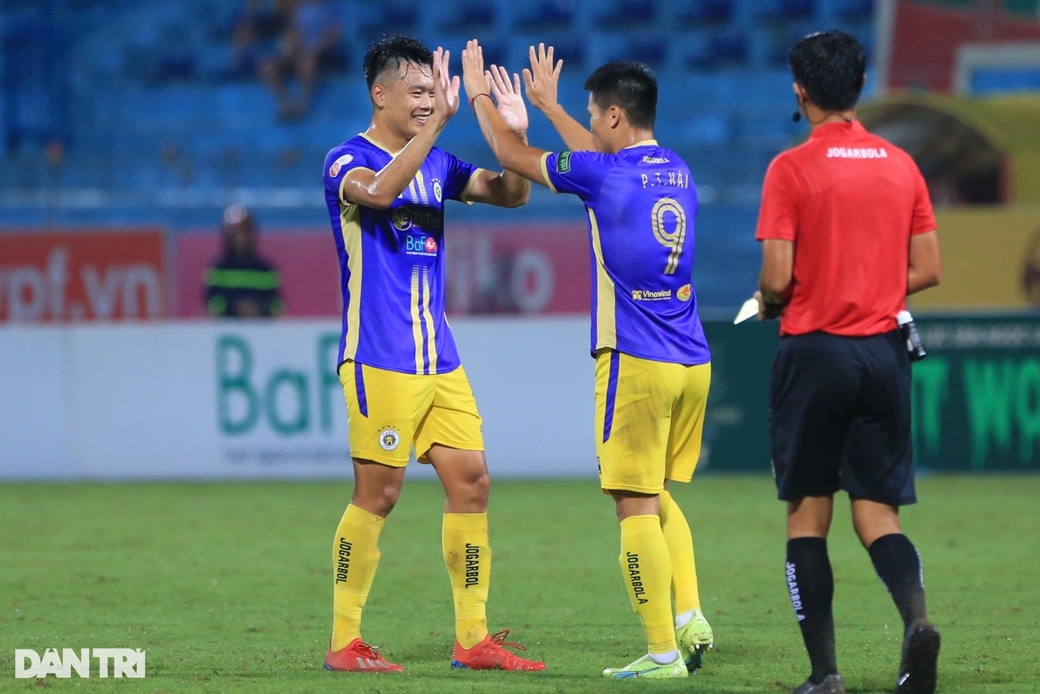 Thắng đậm Bình Dương, Hà Nội củng cố ngôi đầu V-League-3