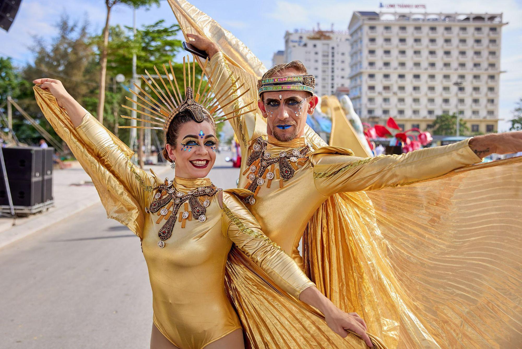 Rực rỡ sắc màu tại Lễ hội Carnival Sầm Sơn 2022-3
