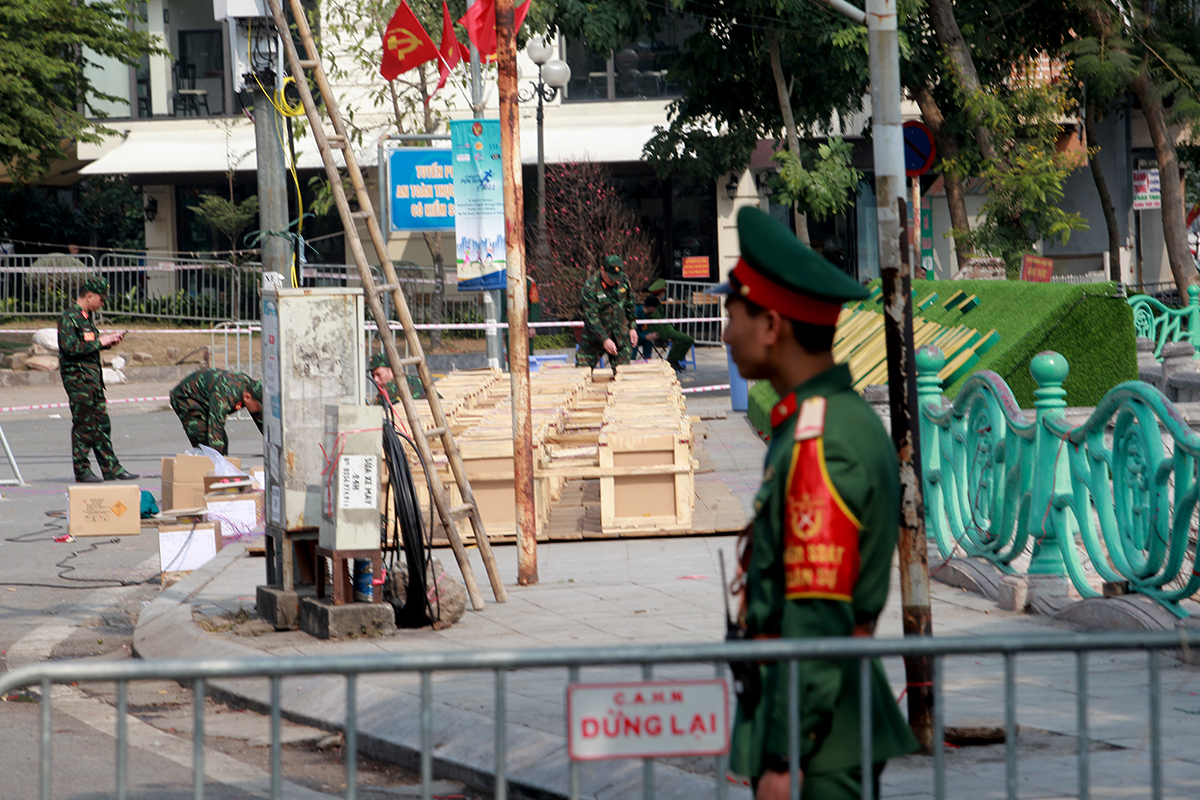 Ngắm những trận địa pháo hoa ở Hà Nội trước giờ G-15