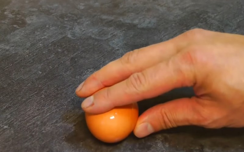 Những mẹo bóc trứng 'thần sầu' giúp bạn lột trụi quả trứng một cách dễ dàng mà trứng vẫn láng mịn-3