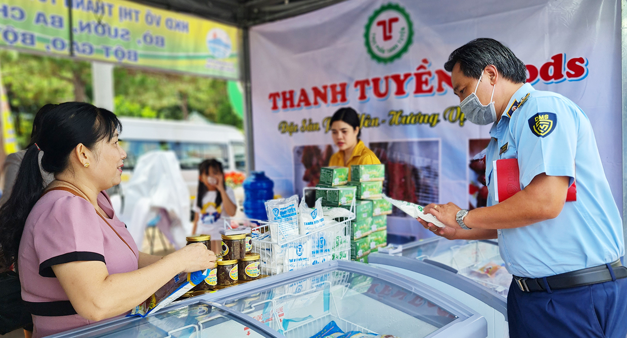 Tăng cường kiểm tra an toàn thực phẩm trong thời gian diễn ra Ngày hội Du lịch kết nối Tuy Hòa-Pleiku-1