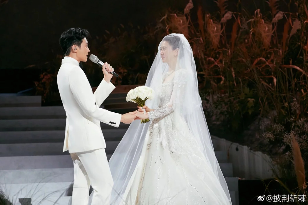 Sau hơn 20 năm chung sống, Trương Trí Lâm và Viên Vịnh Nghi lần đầu chụp ảnh cưới, tổ chức hôn lễ-1