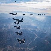 Mỹ điều động máy bay ném bom B-1B Lancer tham gia cuộc trận chung với Hàn Quốc-cover-img