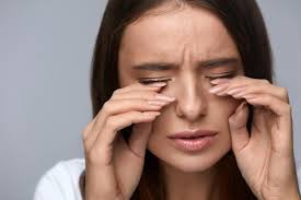 Mắt thâm quầng không chỉ do thức khuya mà cơ thể đang âm thầm "chống chịu" 5 vấn đề sức khỏe sau-2