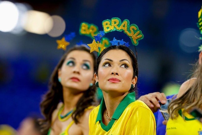 Những nữ cổ động viên Brazil xinh đẹp trên khán đài World Cup 2022-5