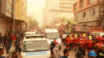 Sập tòa nhà 4 tầng khiến nhiều người thương vong-2