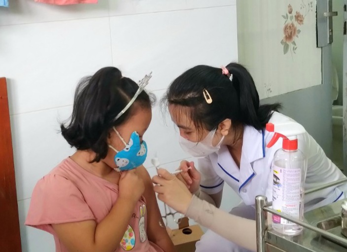 Khánh Hòa: Bác thông tin trẻ không tiêm vaccine phải học trực tuyến-2