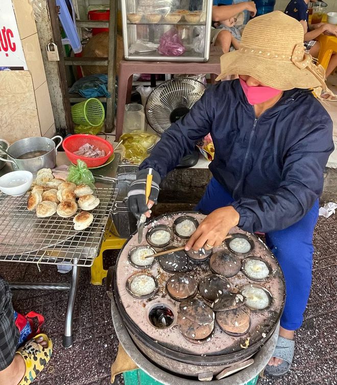 4 quán bánh căn ở Nha Trang cứ ăn là “dính”, người dân địa phương cũng khen tấm tắc-1