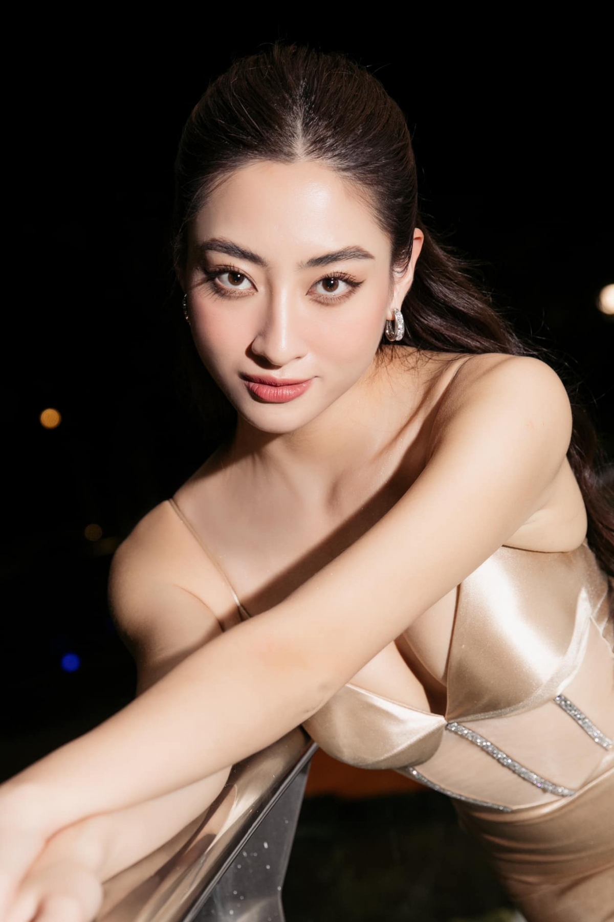 Hoa hậu Lương Thùy Linh "lột xác" gợi cảm, khoe body nuột nà trong bộ ảnh mới-4