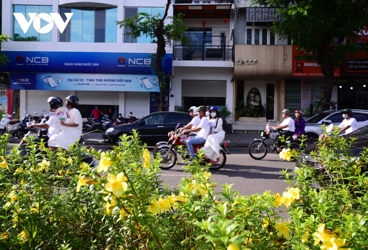Xe máy cổ xuống phố nhân ngày du lịch Việt Nam-9