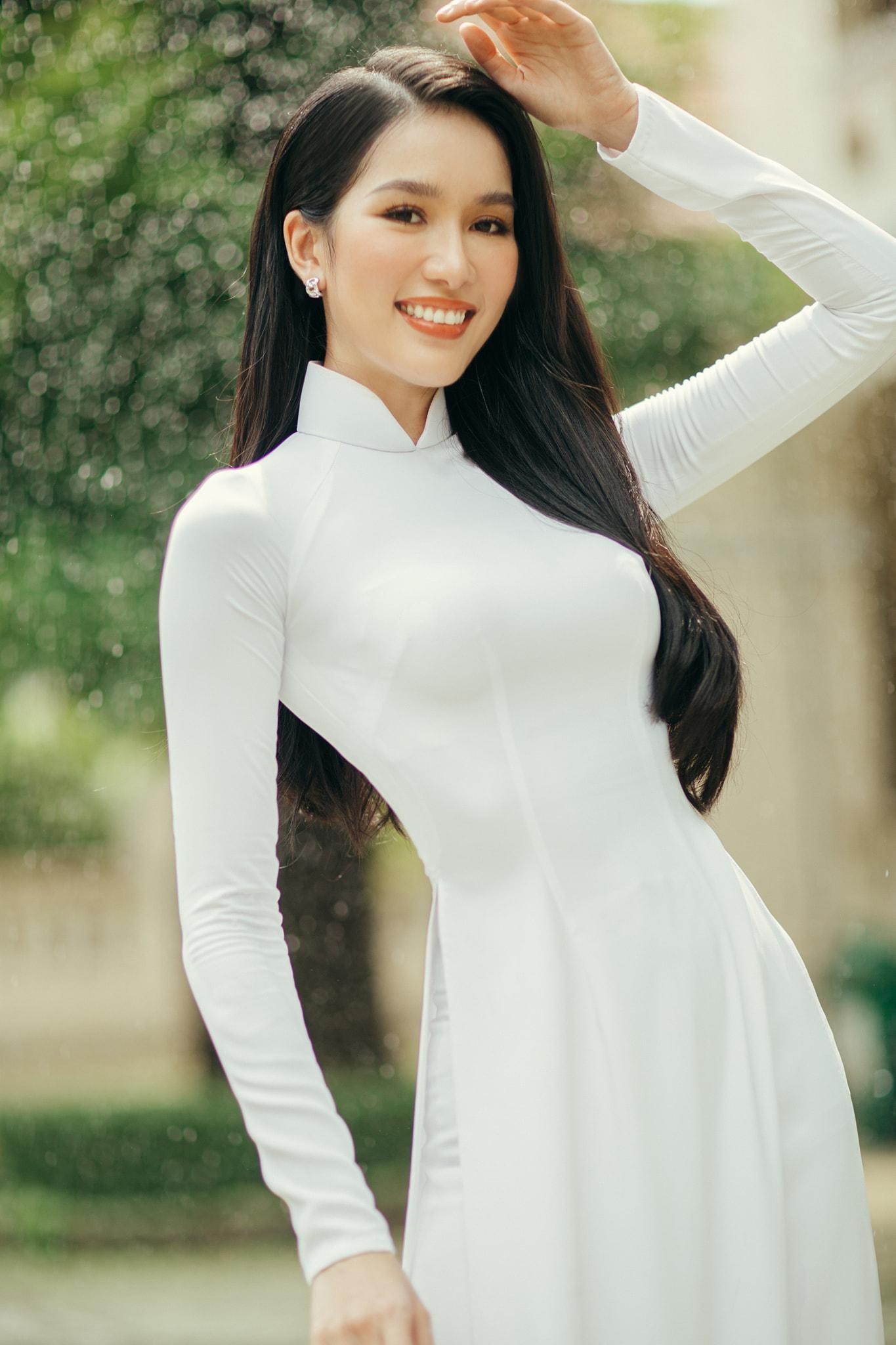 'Á hậu học giỏi' Phương Anh diện áo dài trắng, nhắn nhủ xúc động trong ngày tựu trường-5
