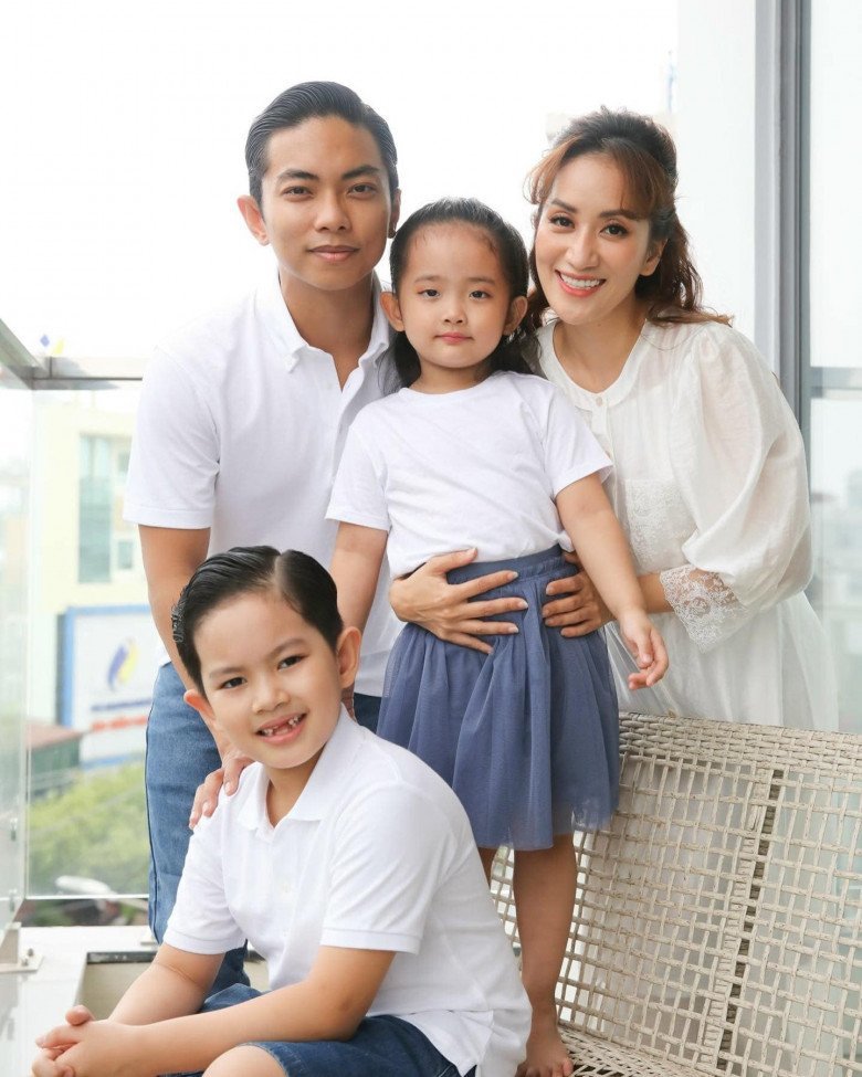 Con gái 4 tuổi của Khánh Thi - Phan Hiển ngày càng điệu đà-13