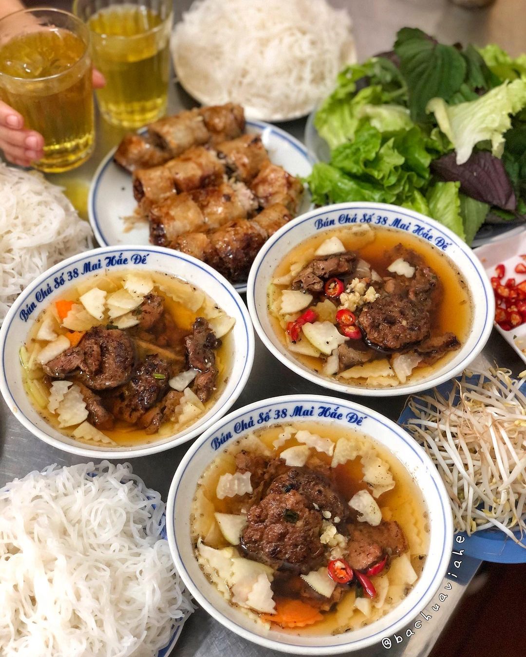 Việt Nam có 8 món ăn được báo nước ngoài khen ngợi: Toàn đặc sản đến khách Tây phải “nghiện”-15