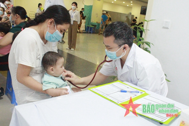 Phẫu thuật nhân đạo giúp trẻ em khuyết tật tỏa sáng "Nụ cười Việt Nam"-2