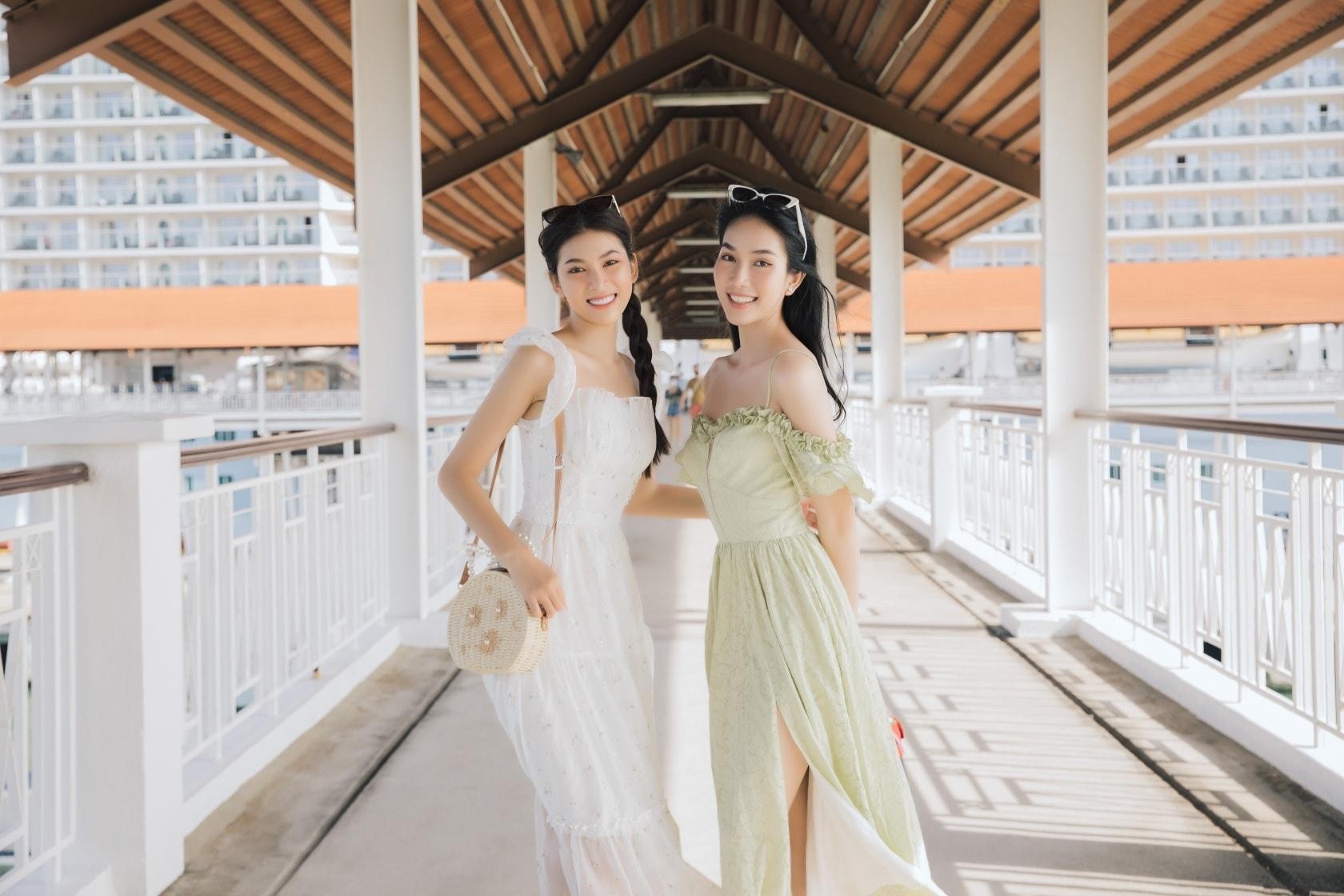 Kỳ Duyên thả dáng nóng bỏng với váy cut-out, Khánh Vân mặc váy dạ hội sexy cách điệu từ áo tắm-9