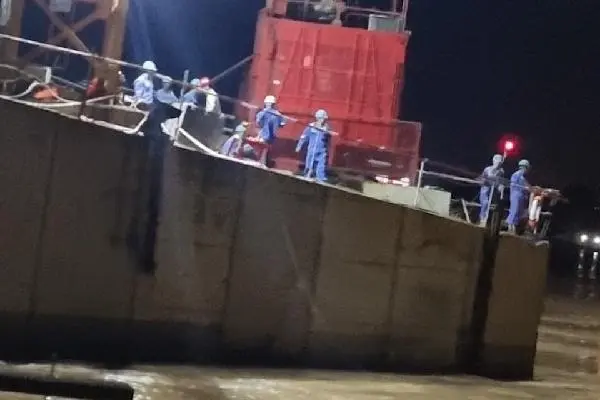 Một công nhân mất tích sau sự cố tại công trình cầu Mỹ Thuận 2-cover-img