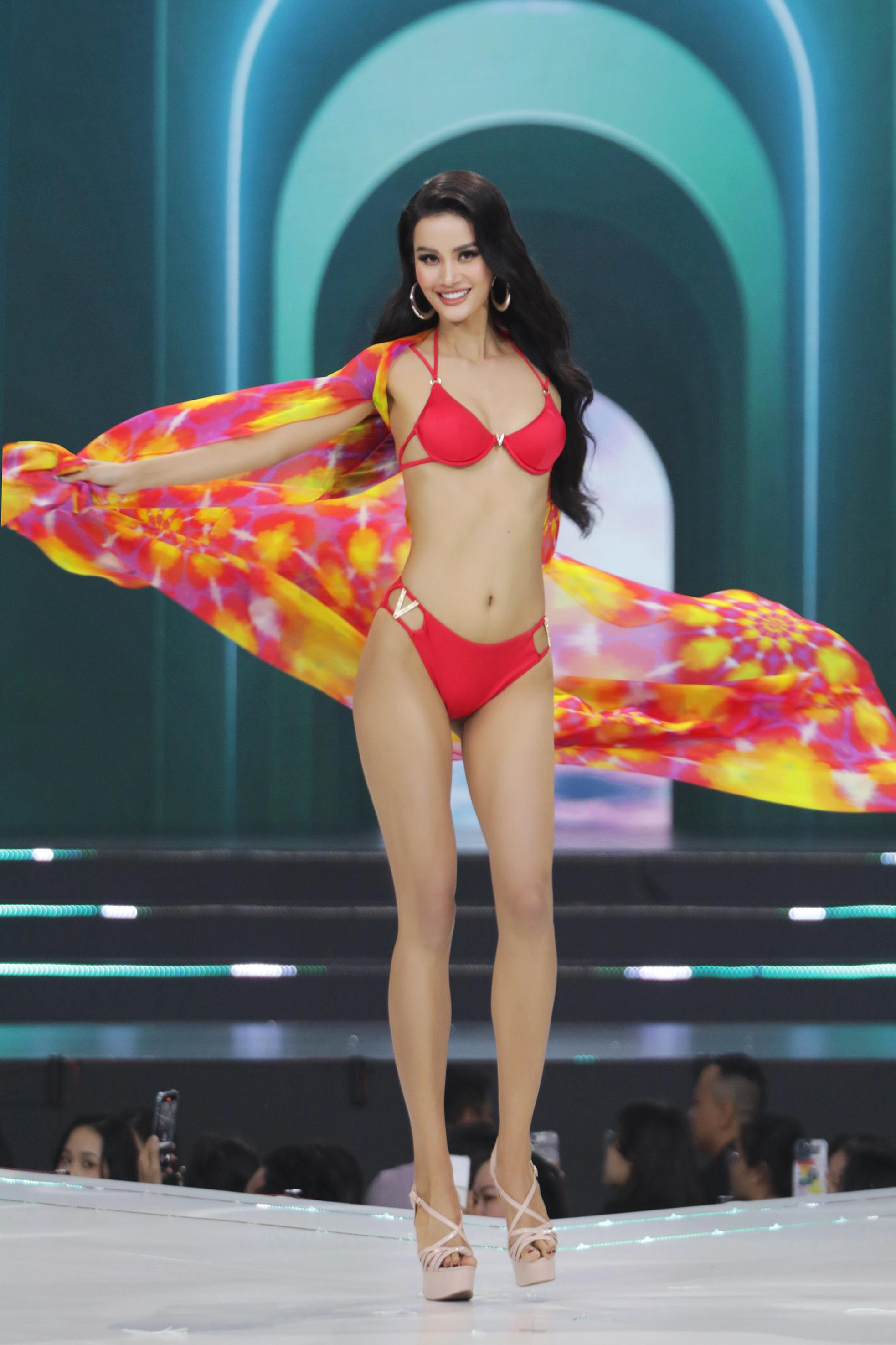 Màn trình diễn áo tắm nóng bỏng trong chung kết Hoa hậu Hoàn vũ Việt Nam 2022-4