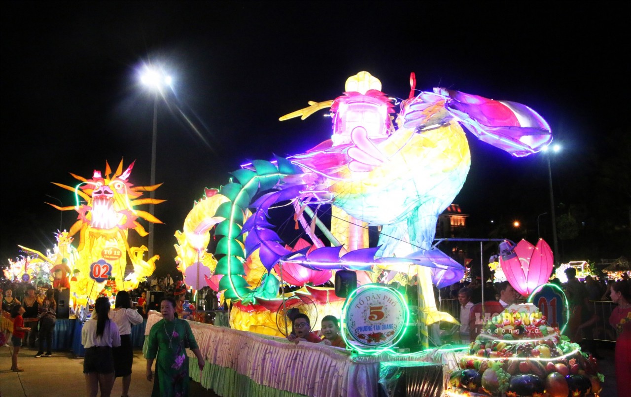 Lễ hội Thành Tuyên: Mãn nhãn với dàn đèn lồng trung thu khổng lồ rực rỡ-3
