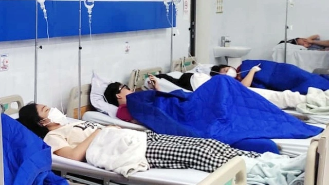 Vụ ngộ độc tại Ischool Nha Trang: Sẽ báo cáo tình hình điều trị hàng ngày-cover-img