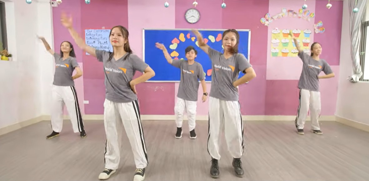Cùng Hoa hậu Ngọc Hân và MC Phan Anh tham gia điệu nhảy ý nghĩa “Vũ điệu Lớp học vui”-3