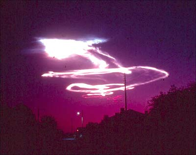 Chấn động hình ảnh “nóng hổi”  về UFO lần đầu Pháp công bố-12
