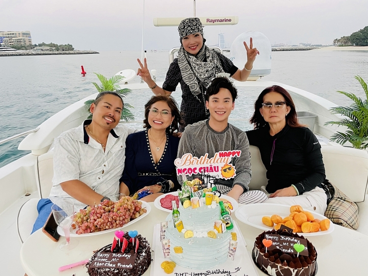 Phi Phụng, Dương Hồng Loan… mừng sinh nhật ca sĩ Ngọc Châu trên du thuyền ở Dubai-7