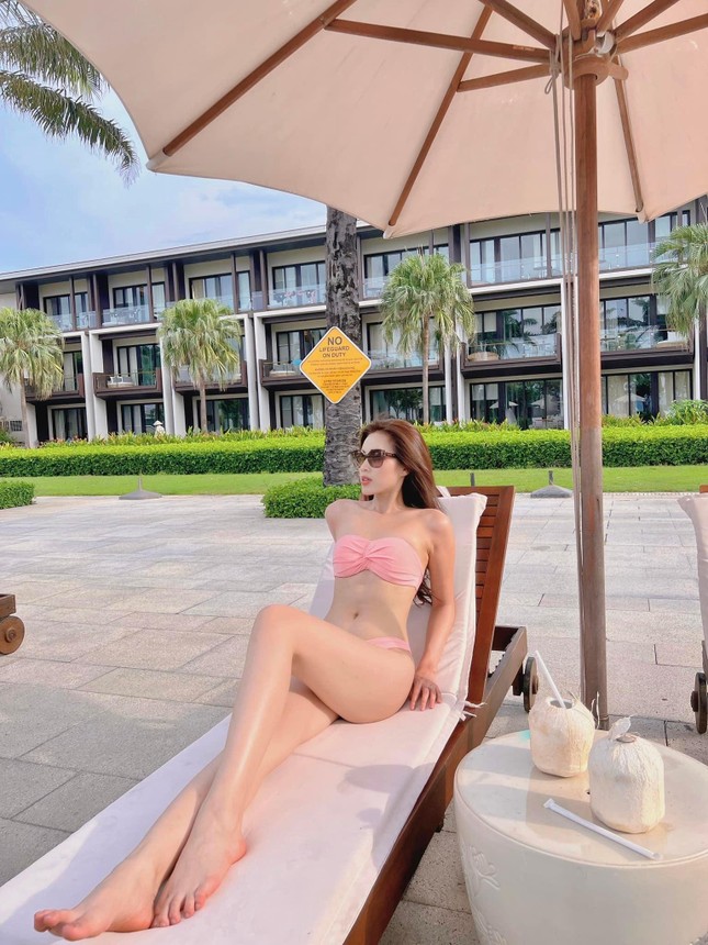 Hoa hậu Đỗ Thị Hà, Kỳ Duyên đọ đường cong nóng "bỏng mắt" với bikini-2