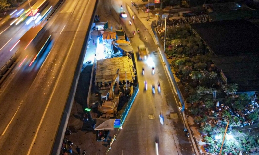 Thu hẹp lô cốt gây thảm cảnh tắc đường trên đường Nguyễn Xiển, Hà Nội-cover-img